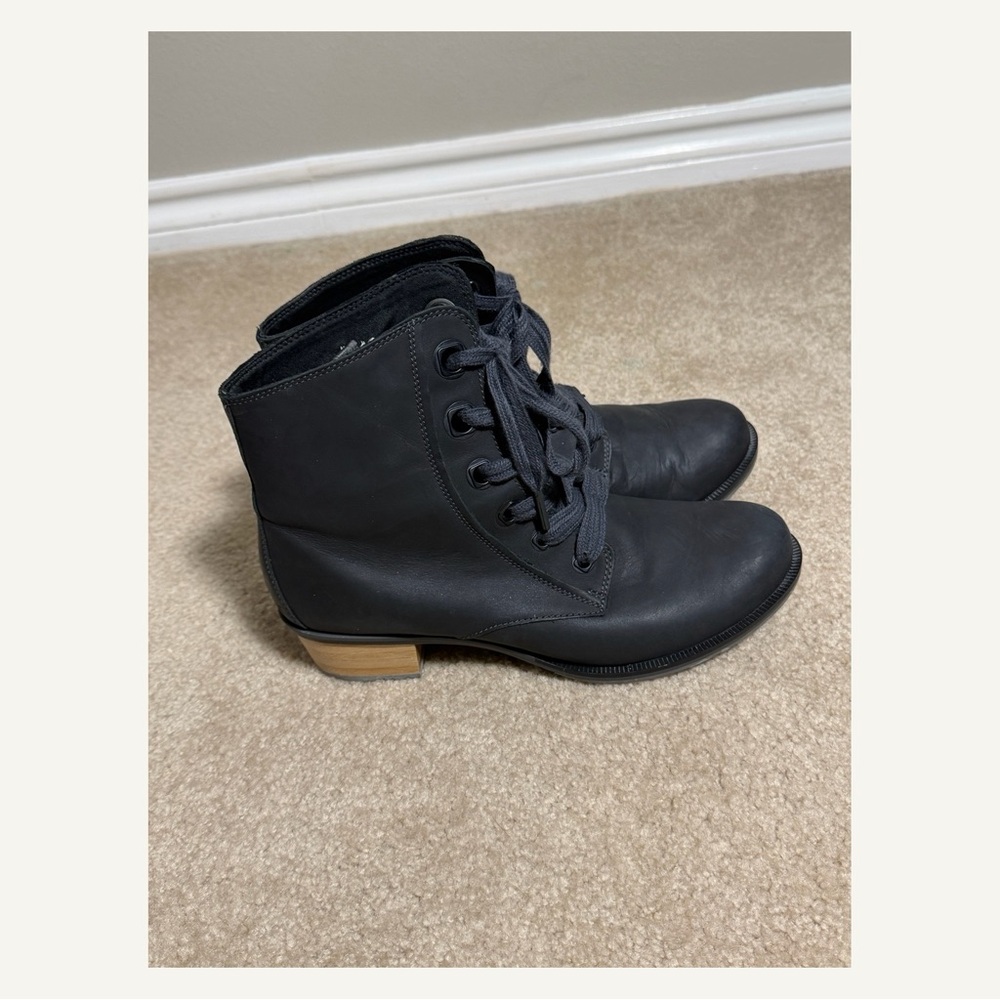Chaco Cataluna Mid Lace Black Leather Boots Women’s 9.5